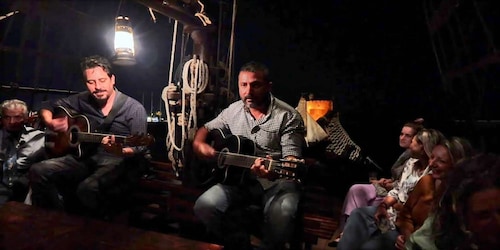 Rhodos: Nachtcruise met live muziek en sightseeing.
