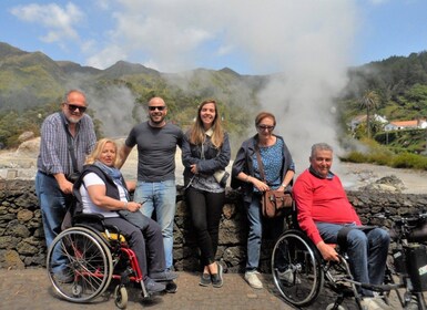 Desde Ponta Delgada: Excursión en Furgoneta Accesible en Silla de Ruedas po...