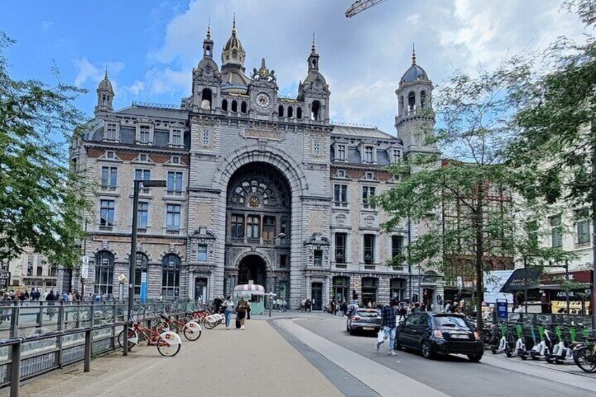 Historical Walking Tour in Antwerp Old City