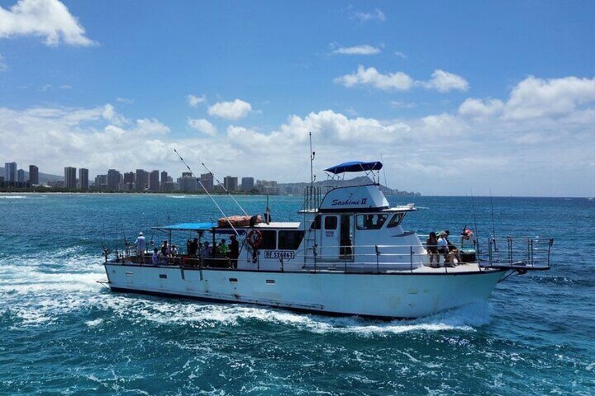 Honolulu Bottom Fishing and Fireworks Cruise 