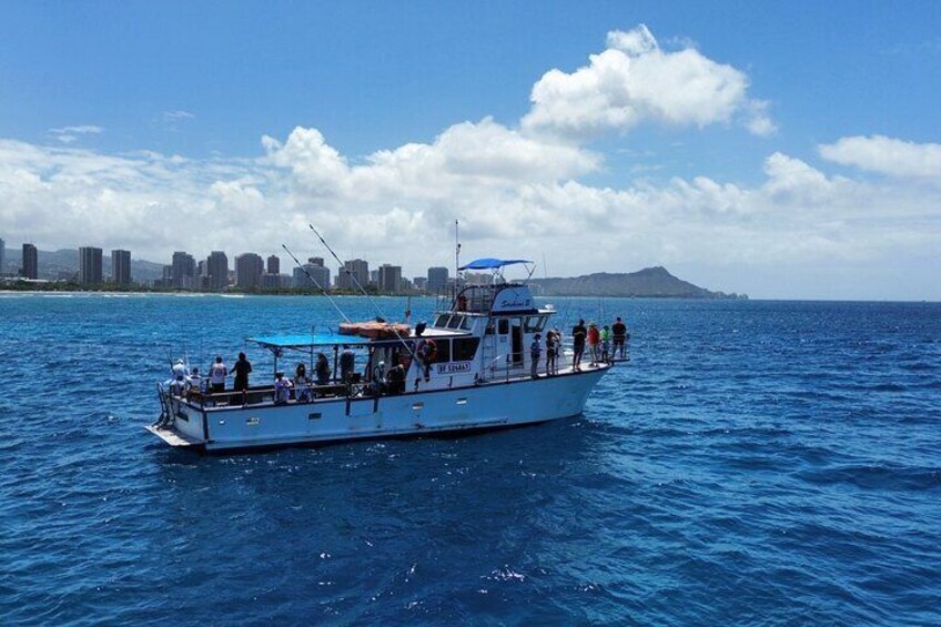 Honolulu Bottom Fishing and Fireworks Cruise 