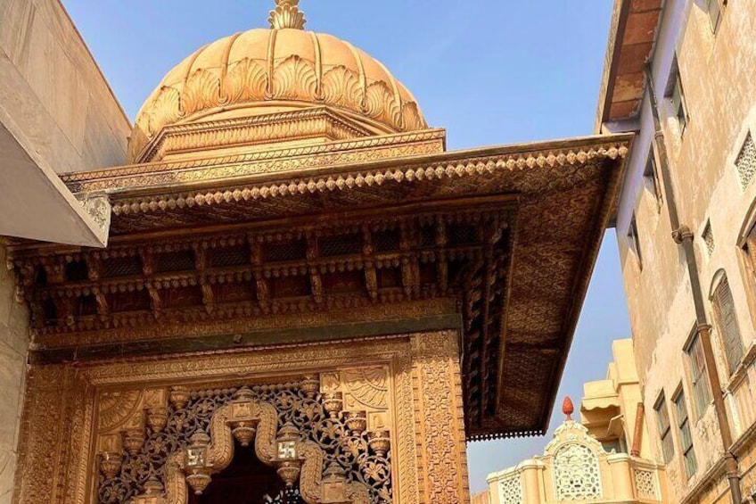 Full Day Tour of Delhi Including a Heritage Walk in Old Delhi