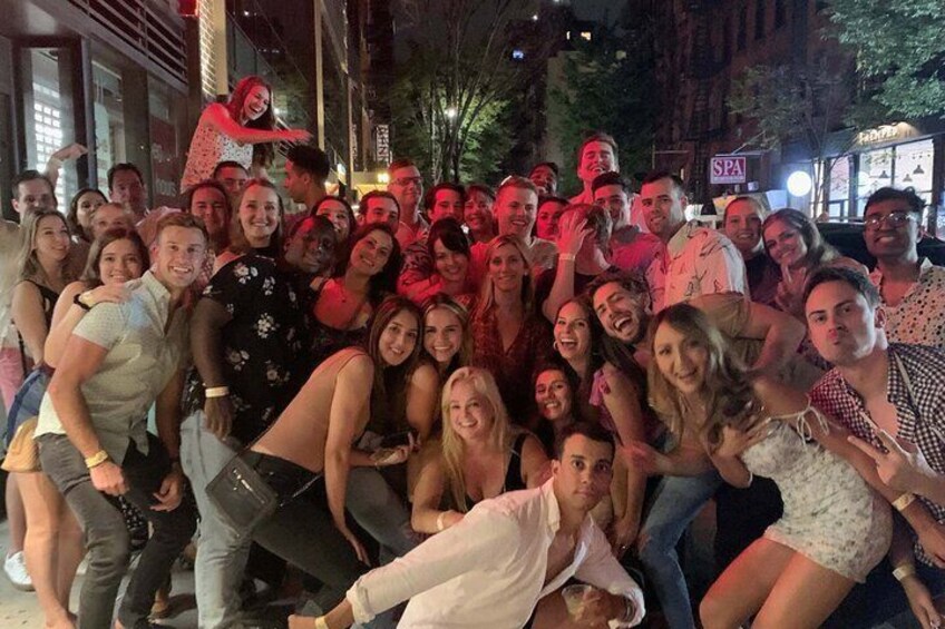 NYC Pub Crawl with Rooftop Clubbing Experience