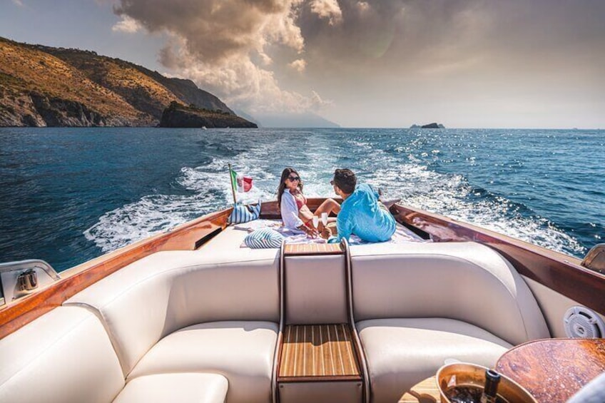 Luxury Boat Transfers Along Amalfi Coast and Capri Island