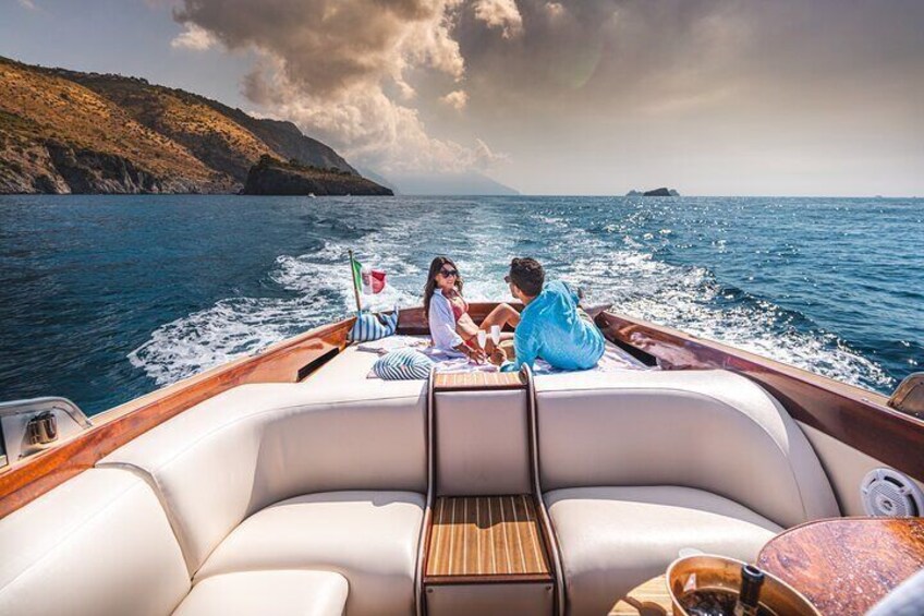 Luxury Boat Transfers Along Amalfi Coast and Capri Island
