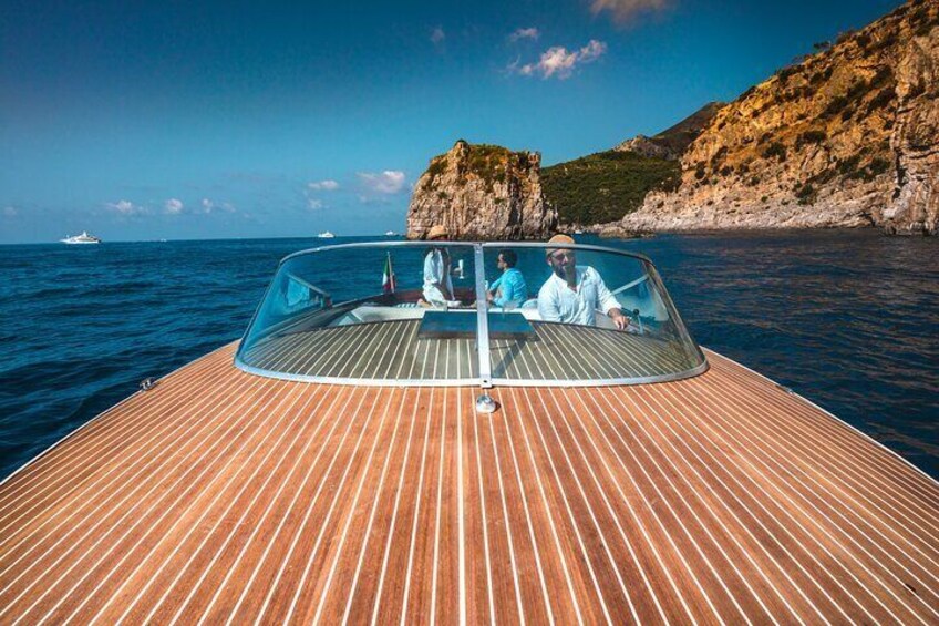 Luxury Boat Transfers Along Amalfi Coast and Capri Island