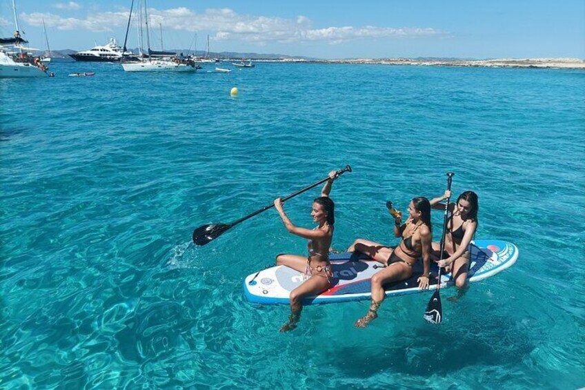 Private Tour with Lunch in Sitges on a Modern Motor Boat and Back