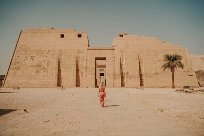 Marsa Alam : 2 Days Tour with Luxor Museum Queens Tombs and Other