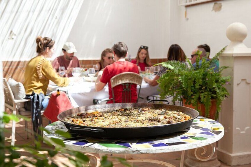 Valencian Cuisine Workshop in an Early 20th Century Villa