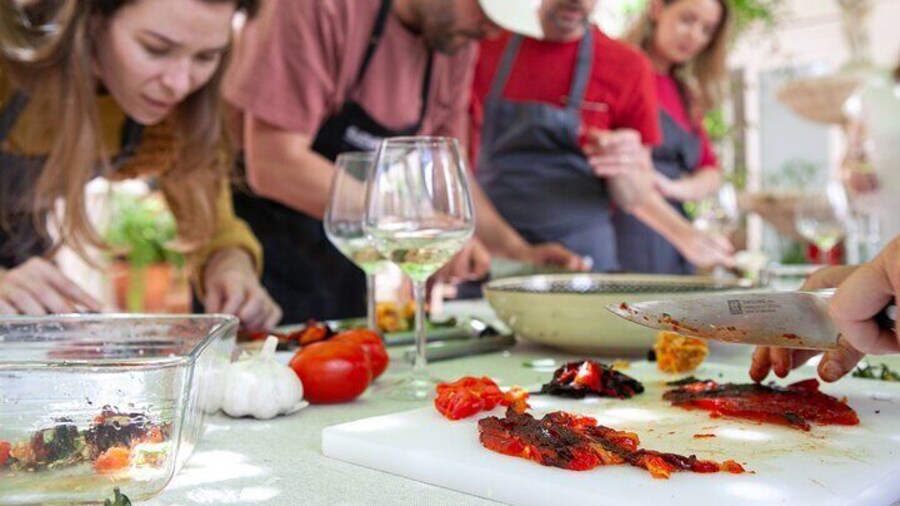 Valencian Paella Cooking Class in an Early 20th Century Villa