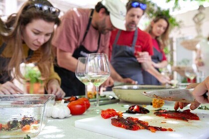 Valencian Paella Cooking Class in an Early 20th Century Villa