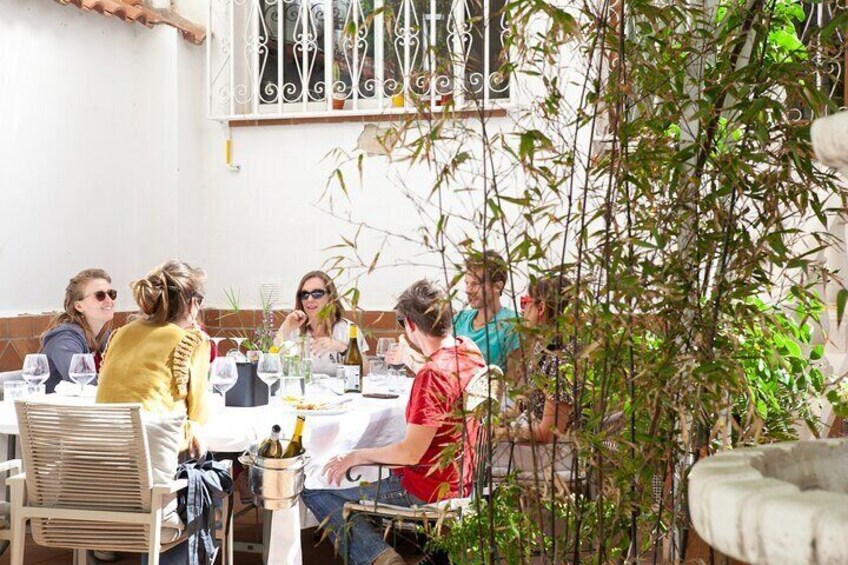 Valencian Cuisine Workshop in an Early 20th Century Villa