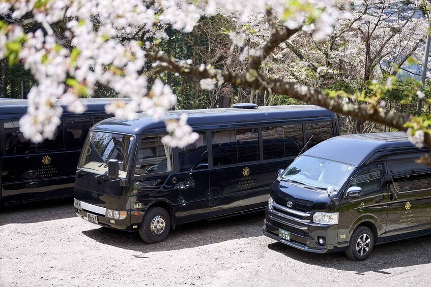 Private roundtrip transport: to/from Snow Monkey Park