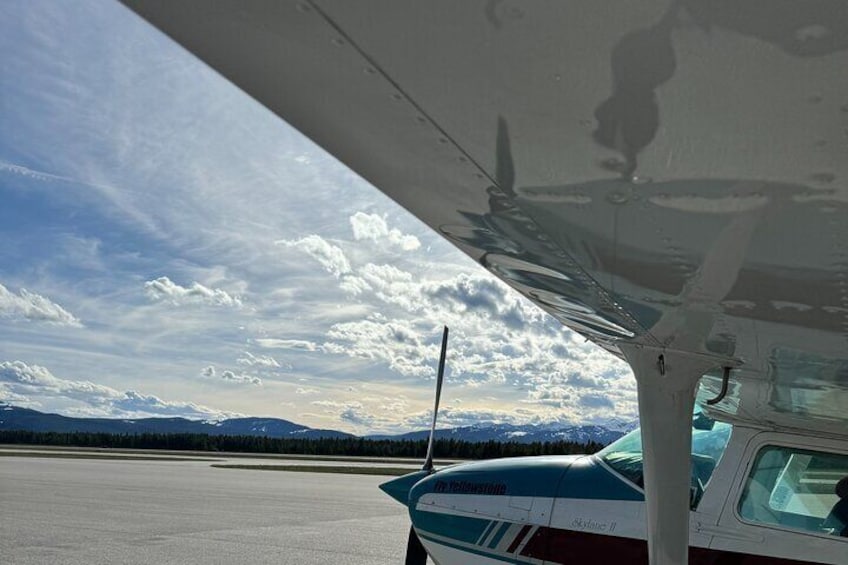 30 Minute Aerial Tour Yellowstone Skyline