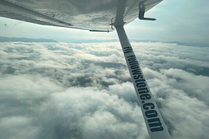 1 Hour Aerial Tour Over the Western Boundary of Yellowstone