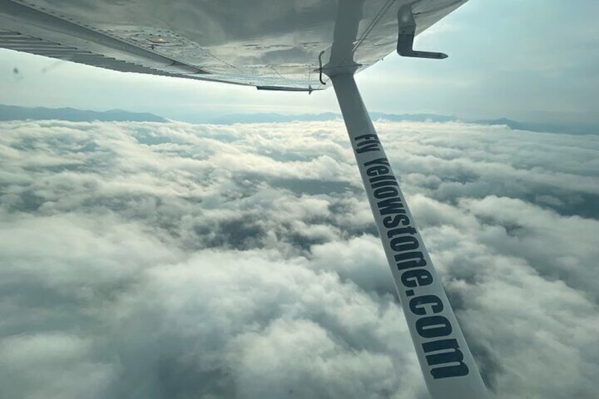 1 Hour Aerial Tour Over the Western Boundary of Yellowstone