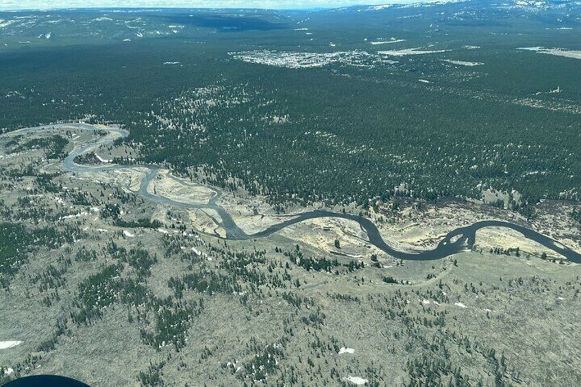 1 Hour Aerial Tour Over the Western Boundary of Yellowstone