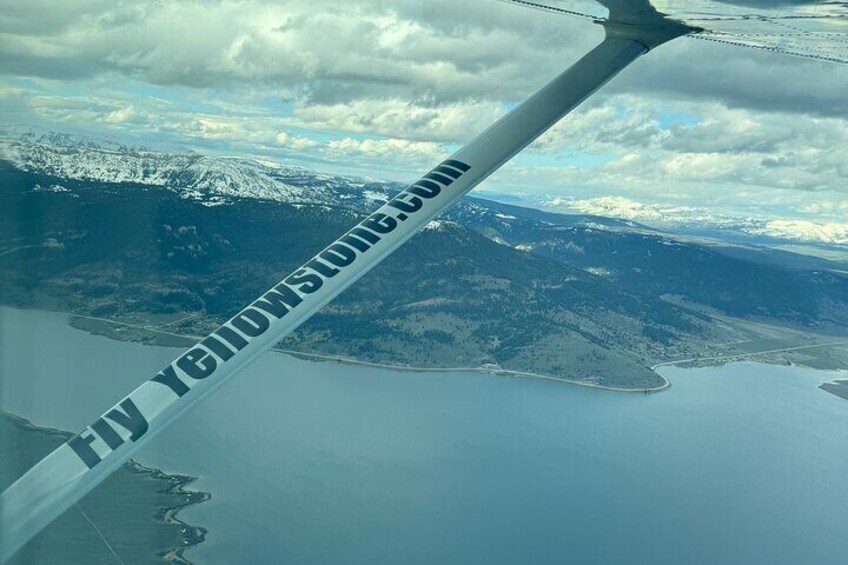 1 Hour Aerial Tour Over the Western Boundary of Yellowstone