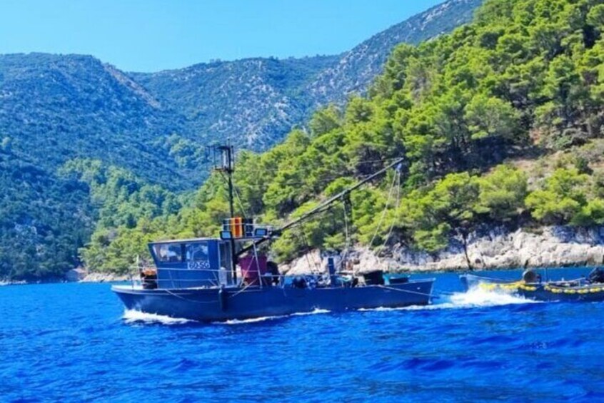 Traditional Mengo Fishing Hvar Boat Tour