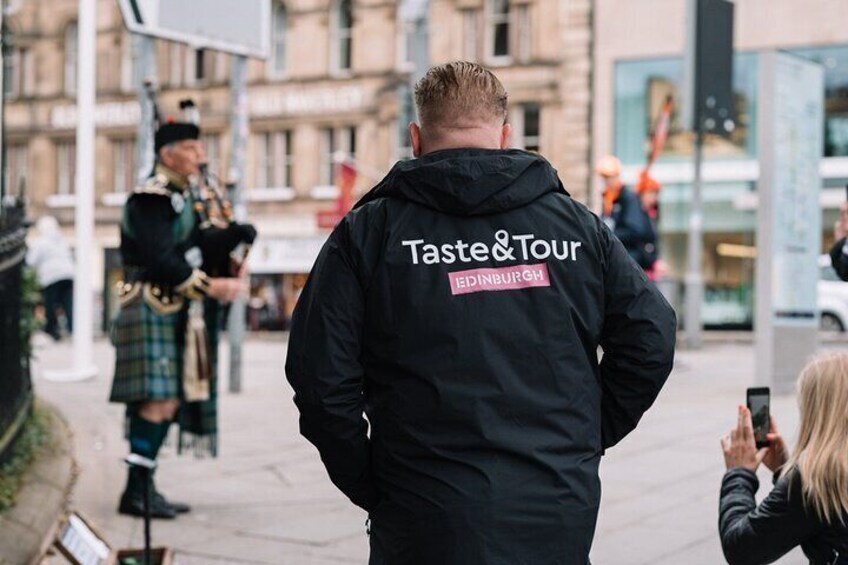 Taste & Tour: Edinburgh Food Tour with Drinks