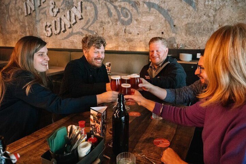 Taste & Tour: Edinburgh Food Tour with Drinks