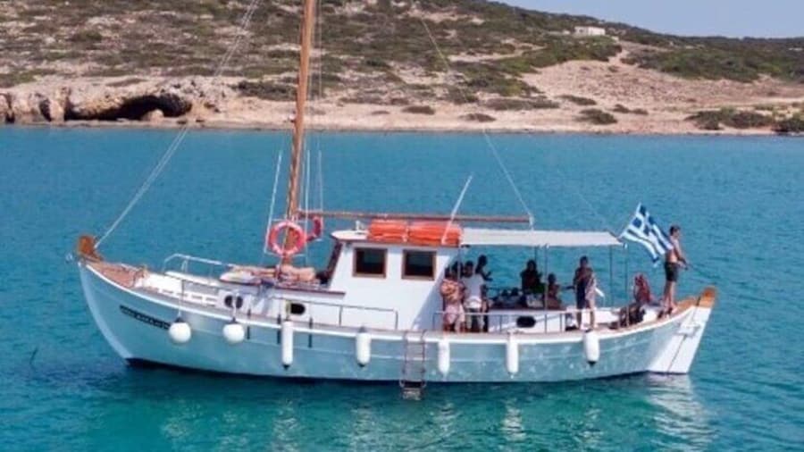 Paros Half Day Boat Tour from Naoussa port and Bay .