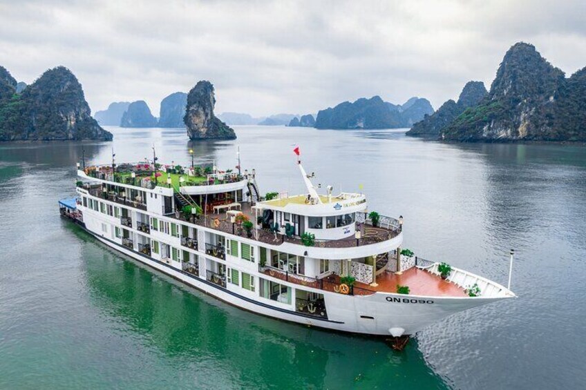 5 Day Package Northern Vietnam Tour to Hanoi Ninh Binh Halong Bay