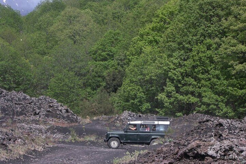 Guided Etna Adventure with lunch: 4x4 tour Discover to Old Crater