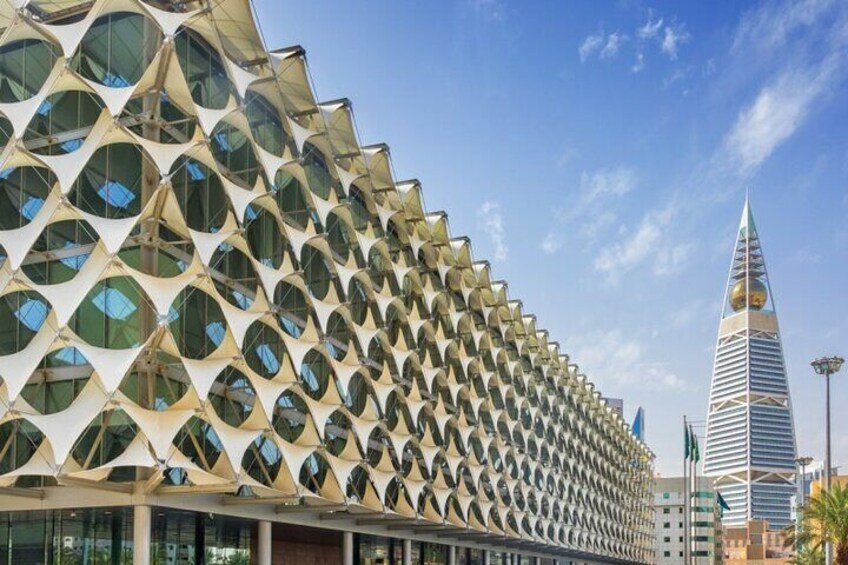 3-Day Tour: Edge of the World, City tour and Red Sand from Riyadh
