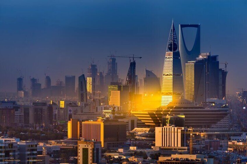 3-Day Tour: Edge of the World, City tour and Red Sand from Riyadh