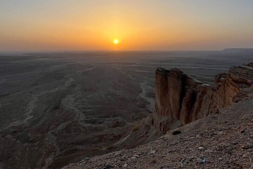 3-Day Tour: Edge of the World, City tour and Red Sand from Riyadh