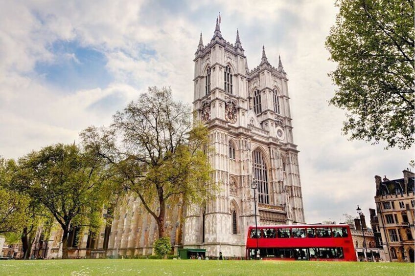Westminster Abbey's Audio Tour with Timed Entry Ticket in London