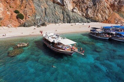 Antalya Suluada Boat Trip with Lunch and Pickup included