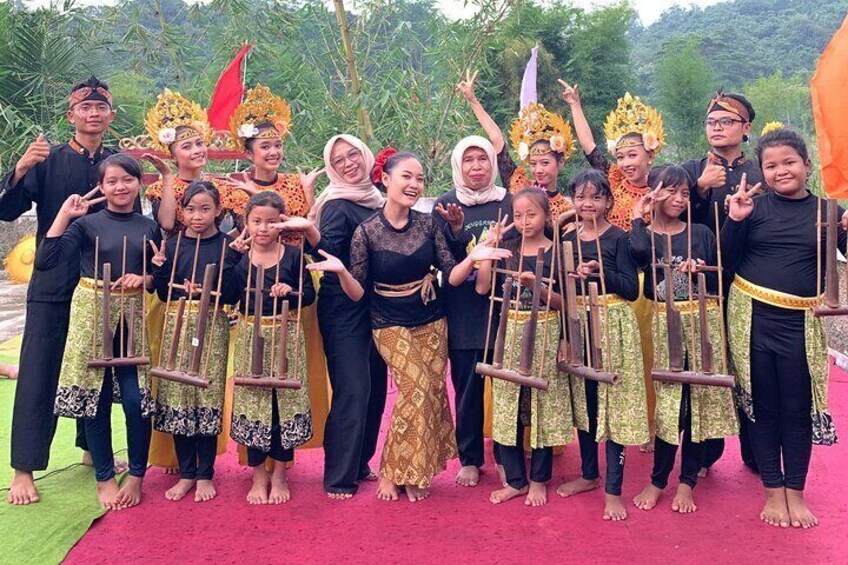 Jakarta Bogor Tour Traditional Performance and Explore Nature