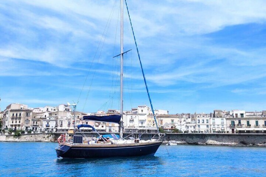 Sailing snorkeling in the coast of Syracuse 
