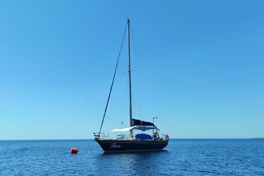 Sailing snorkeling in the coast of Syracuse 