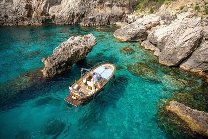 3-hour private boat tour of Capri