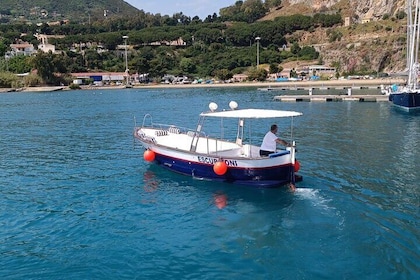 Boat tour in Cefalù with aperitif