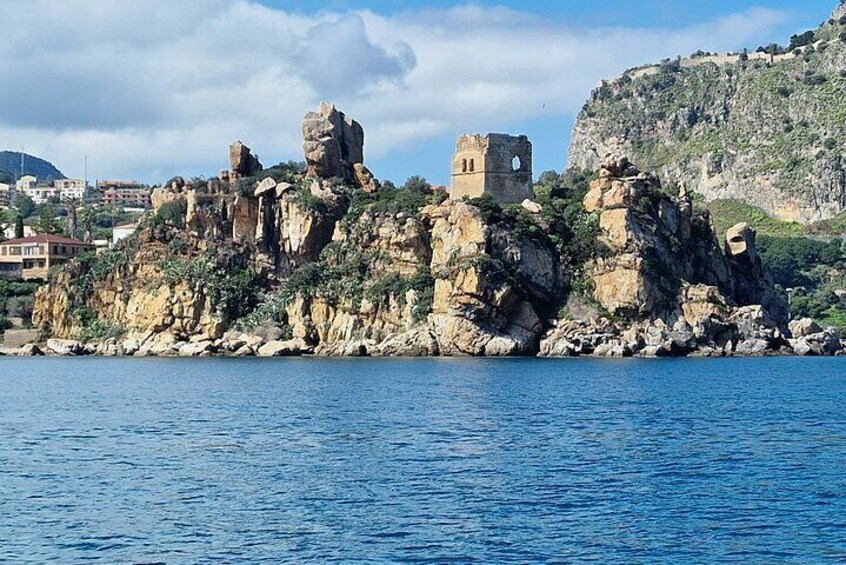 Boat tour in Cefalù with aperitif 