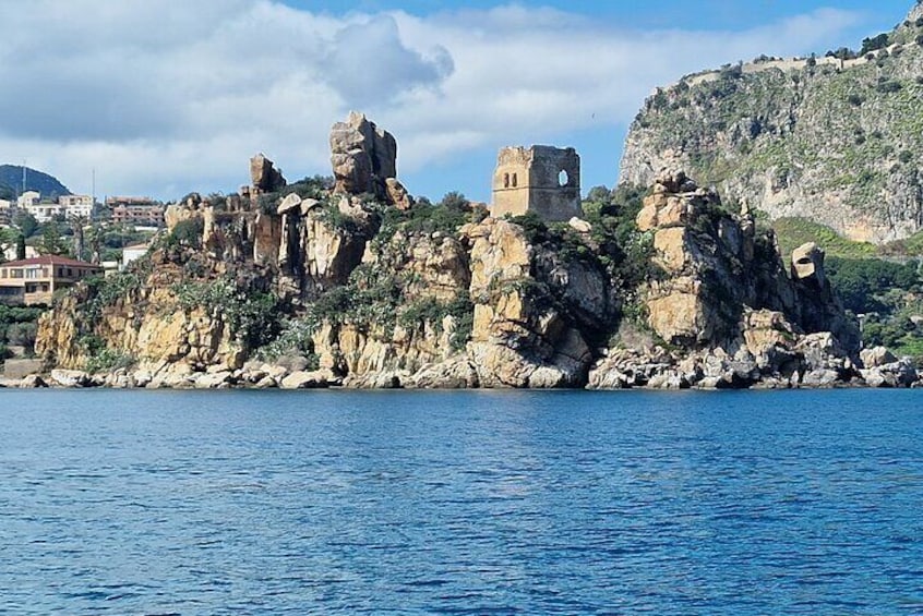 Boat tour in Cefalù with aperitif