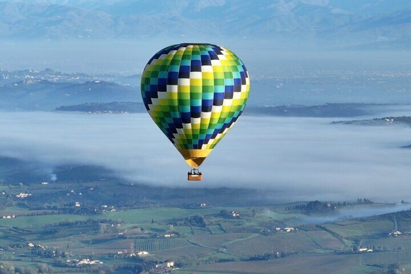 Hot air balloon over the hills of Pienza, Montalcino and Val D'Orcia