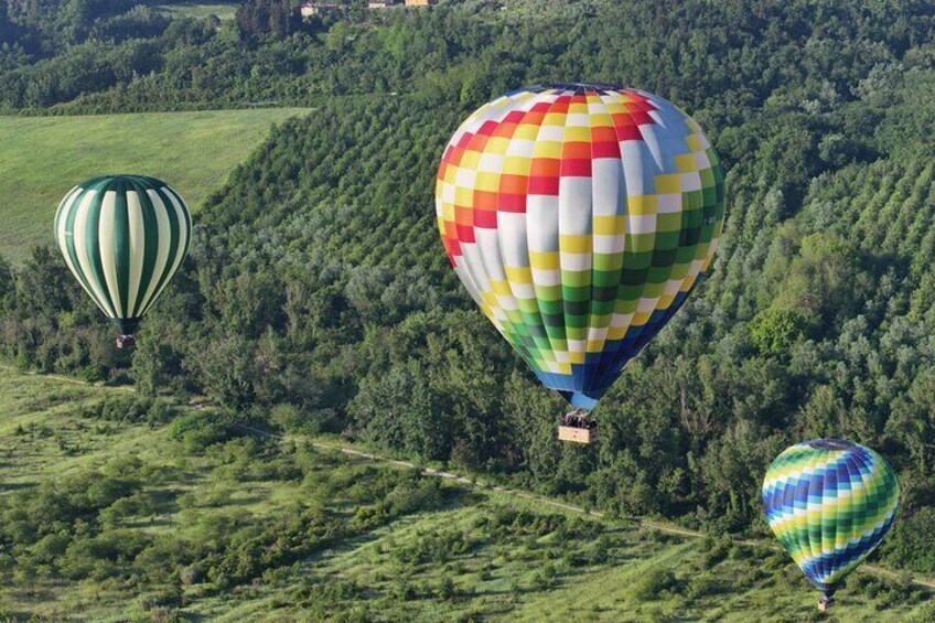 Hot air balloon over the hills of Pienza, Montalcino and Val D'Orcia