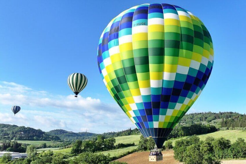 Hot air balloon over the hills of Pienza, Montalcino and Val D'Orcia