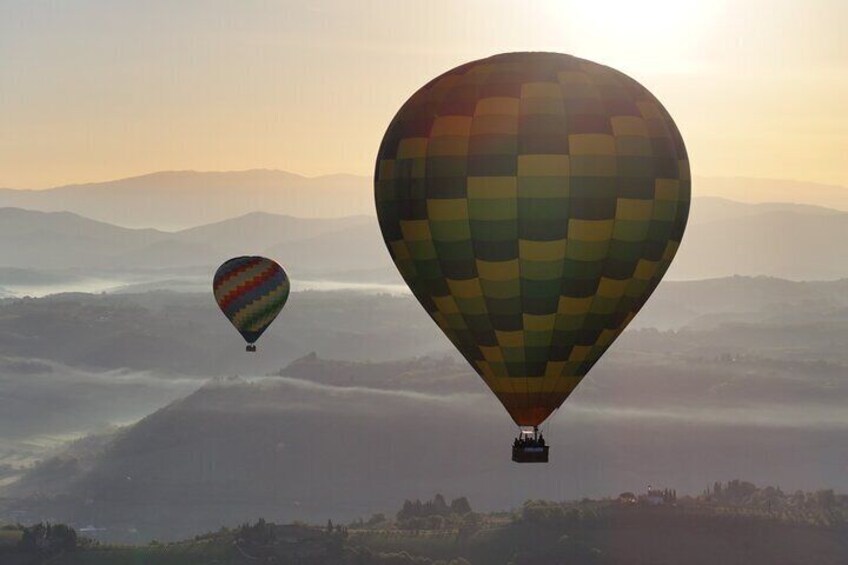 Hot air balloon over the hills of Pienza, Montalcino and Val D'Orcia