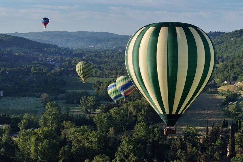 Hot air balloon over the hills of Pienza, Montalcino and Val D'Orcia