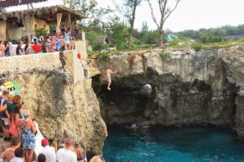 Diving at Ricks Cafe