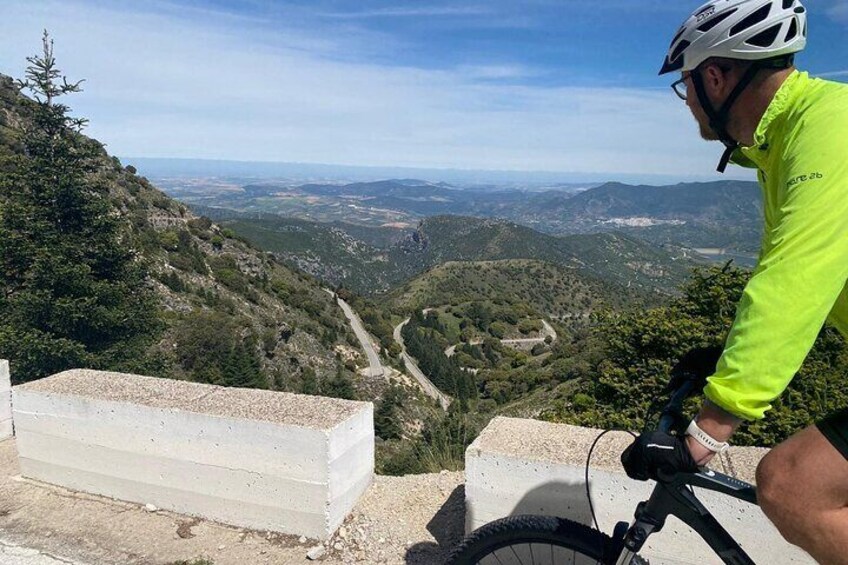 View of the descent into Zahara de las Sierra