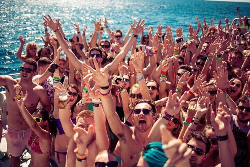 3 Hours Boat Party with 2 Live DJs in Mallorca 