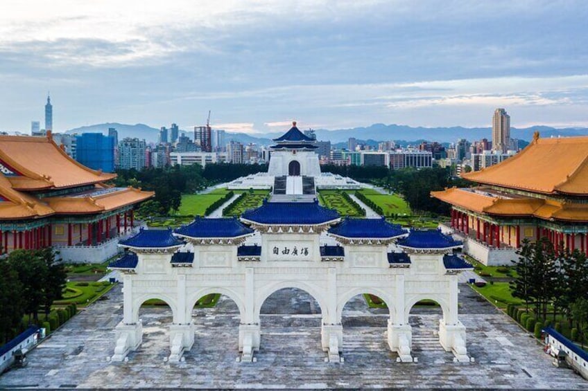 Full Day Private History Tour in Taipei City