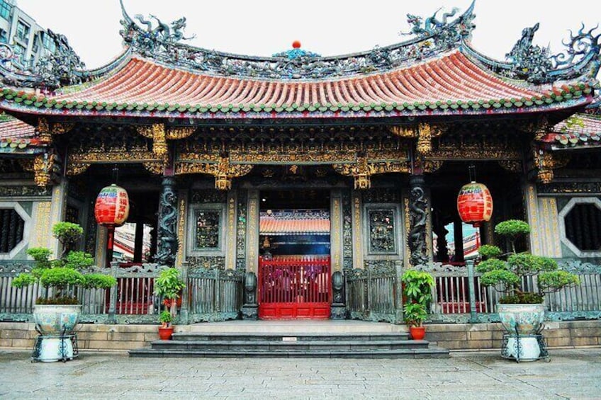 Full Day Private History Tour in Taipei City